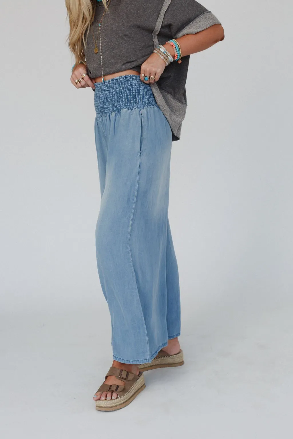 Free Falling Wide Leg Pants - Light Denim