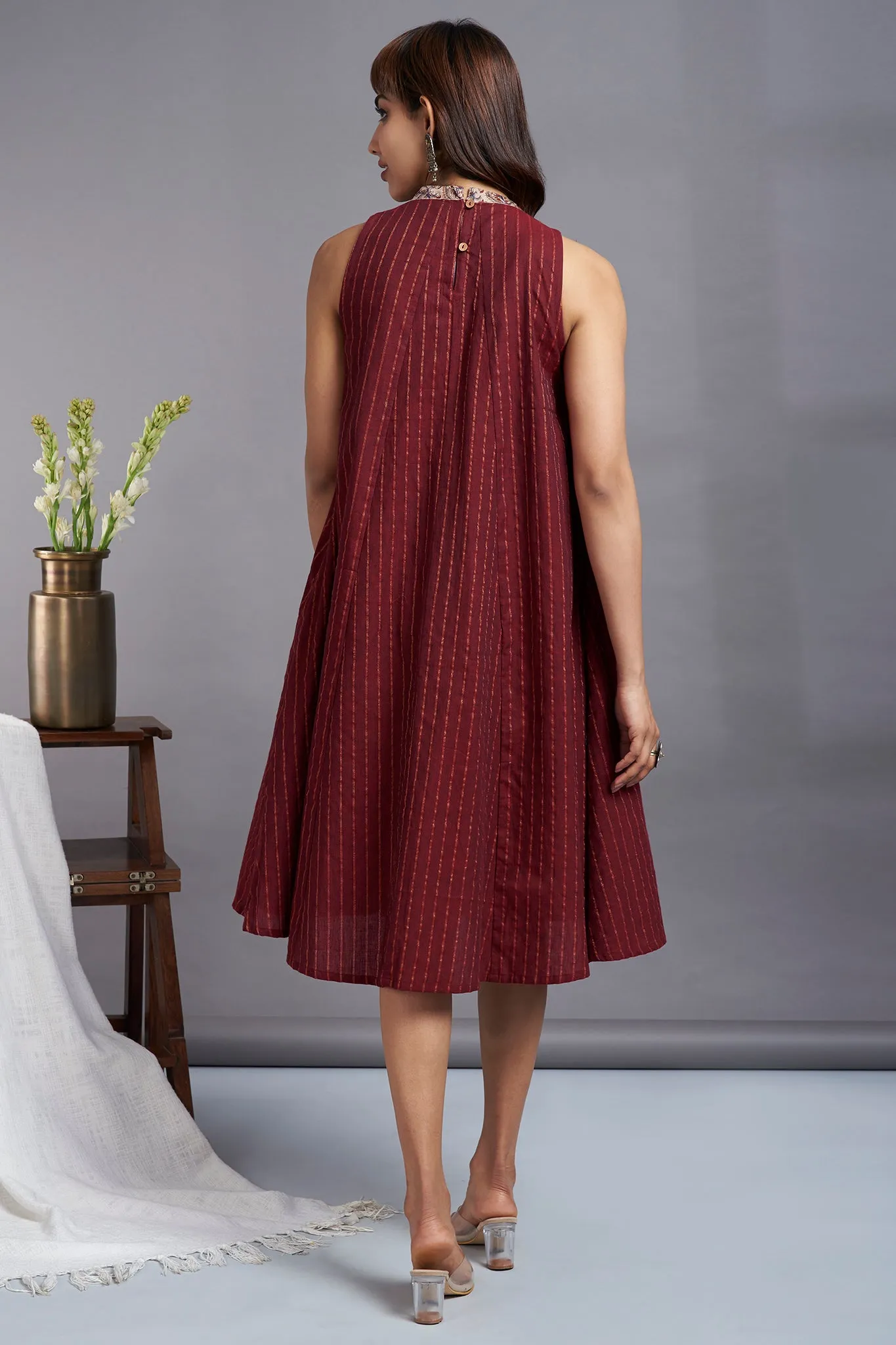 marsala valley - sleeveless crew neck gather dress with gold lines