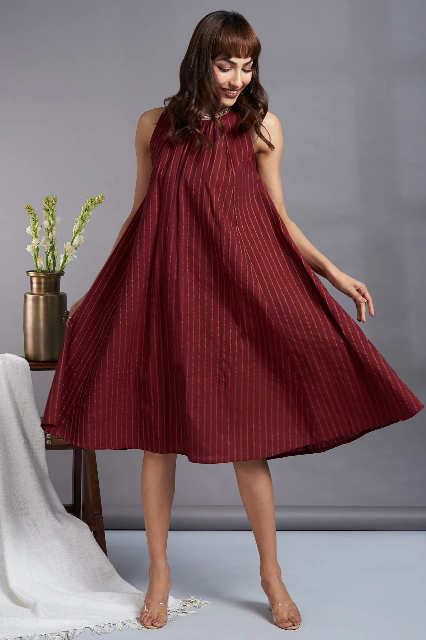 marsala valley - sleeveless crew neck gather dress with gold lines