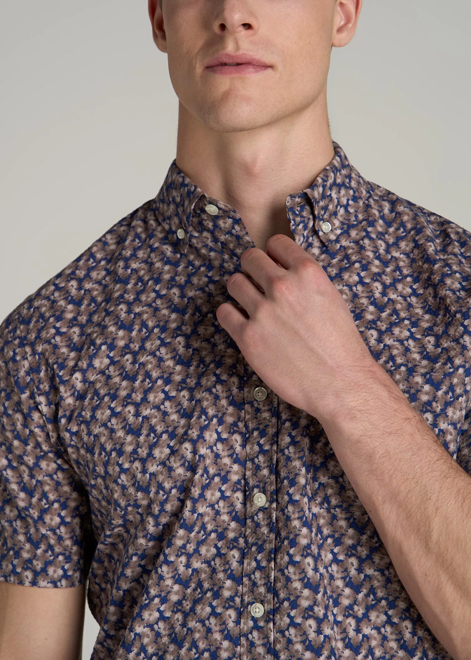 Seersucker Tall Men's Short Sleeve Shirt in Beige & Indigo Blossom Print